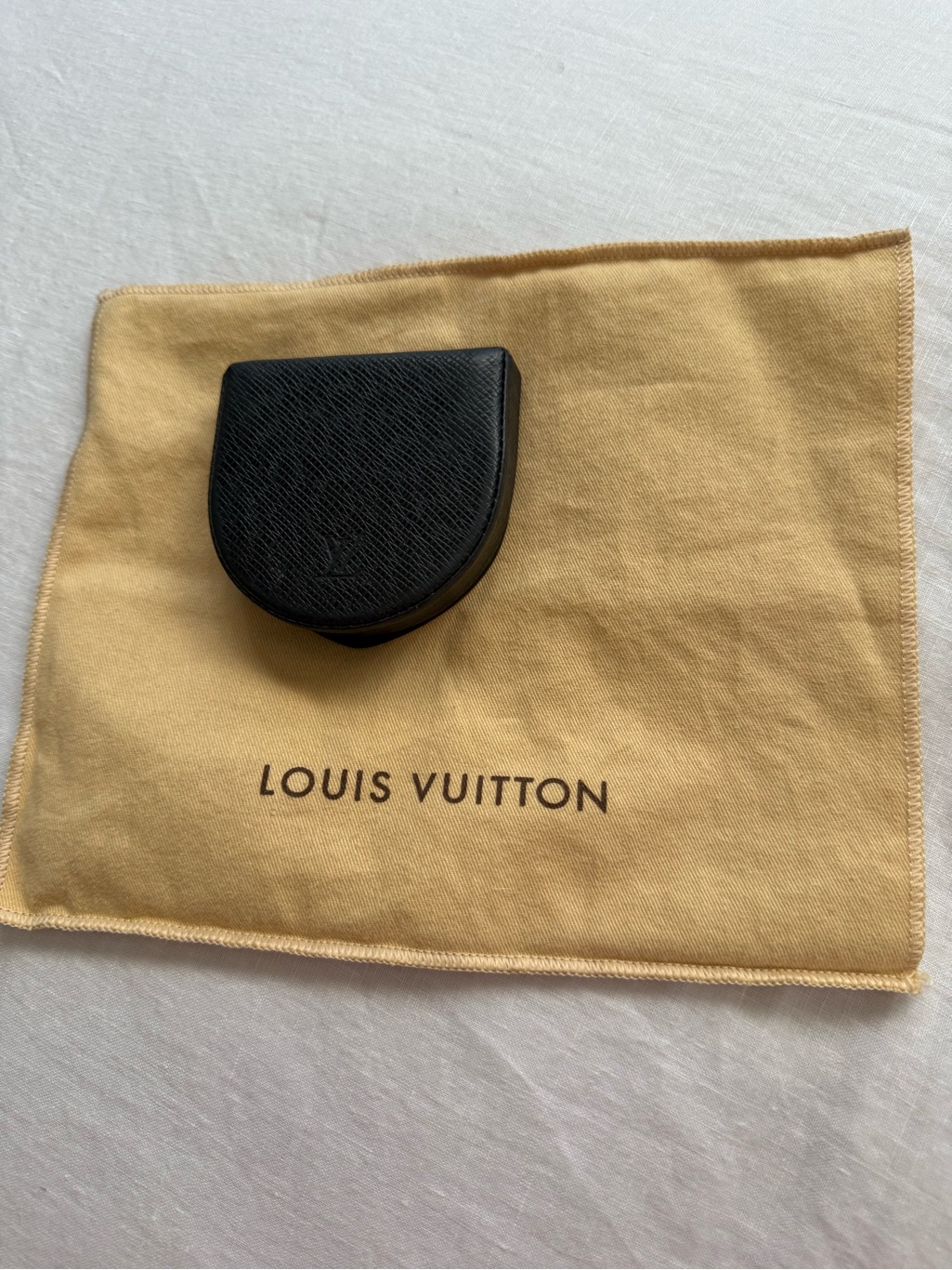 Authentic Louis Vuitton Taiga Porte Monnaie Cuvette Coin Case Purse Black